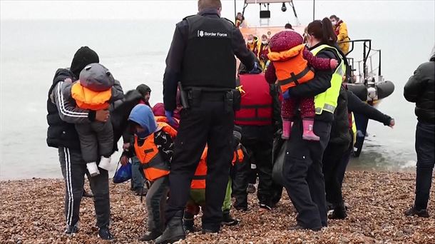 Al menos 27 migrantes mueren por un naufragio en el canal de la Mancha