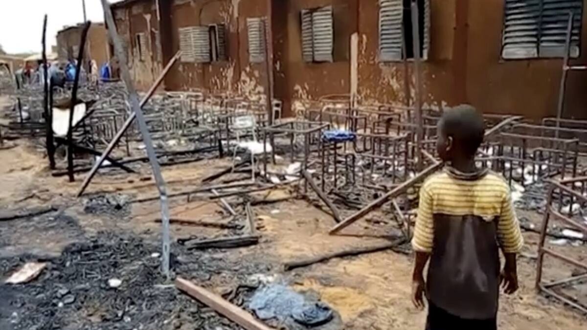 25 niños mueren tras incendiarse una escuela en Niger