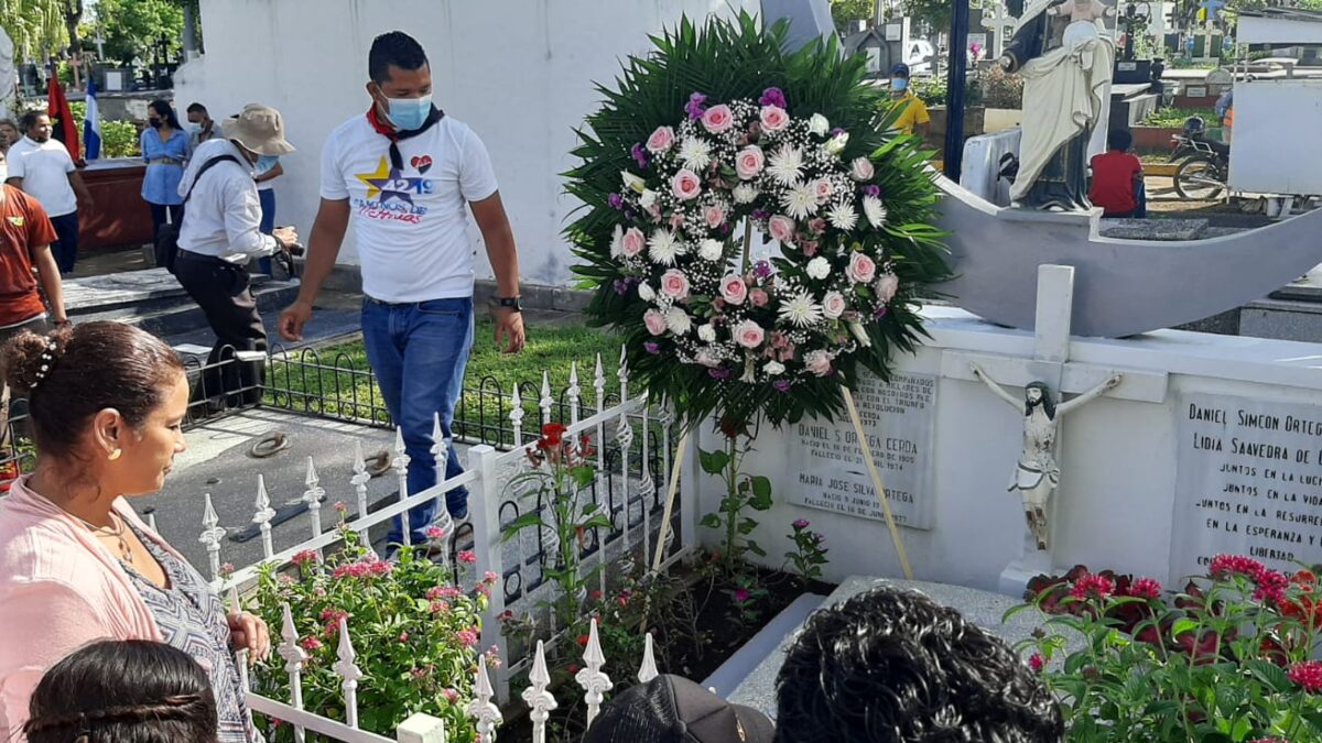 Nicaragua: colocan ofrendas florales a Héroes de la Paz