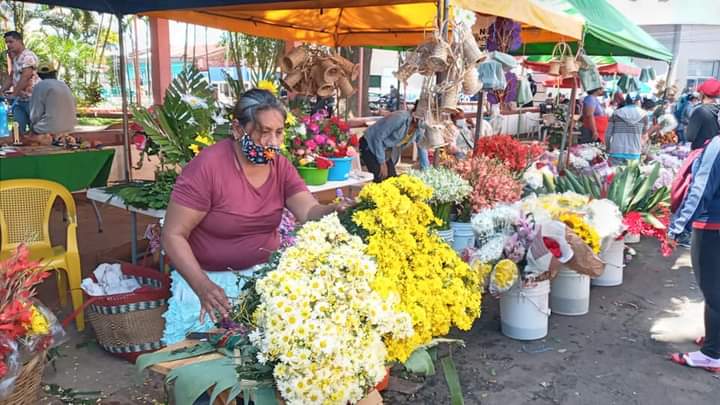 Realizan Feria de las Flores en el parque central de Jinotepe