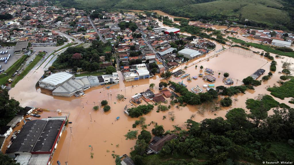 Varios muertos y 70 mil afectados dejan fuertes lluvias al este de Brasil