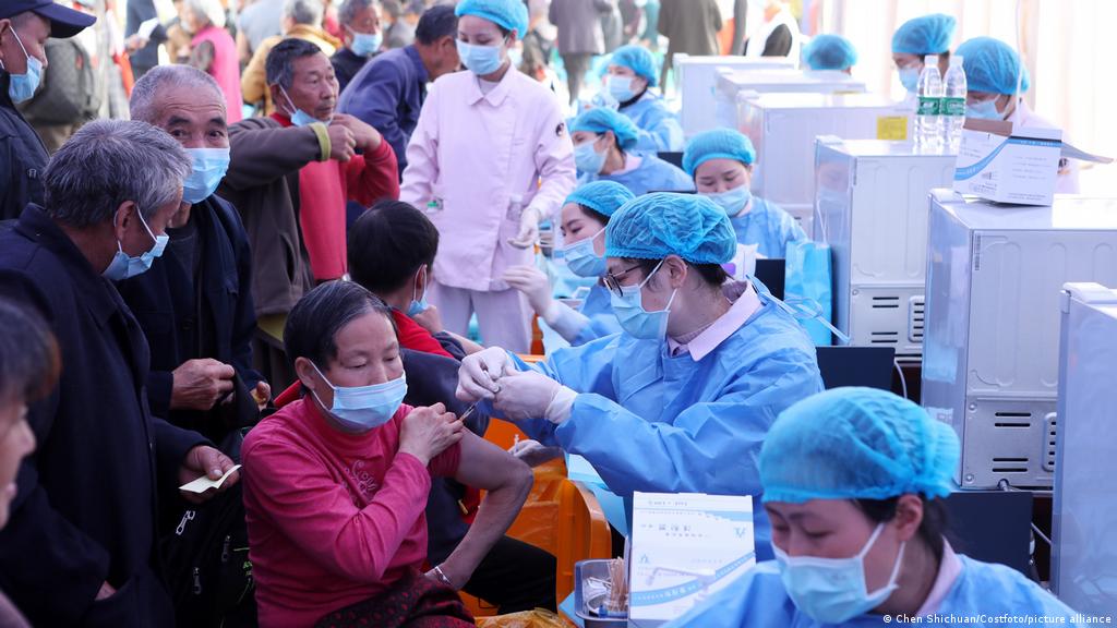 2 mil 590 millones de vacunados contra la Covid-19 reporta China