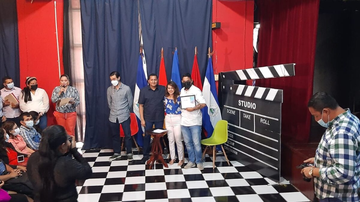 Jóvenes capitalinos finalizan curso de producción audiovisual