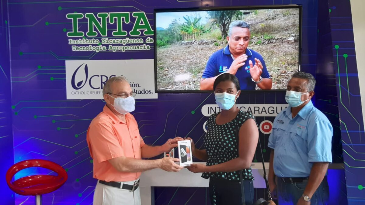 Campesinos nicaragüenses monitorean el clima desde sus celulares