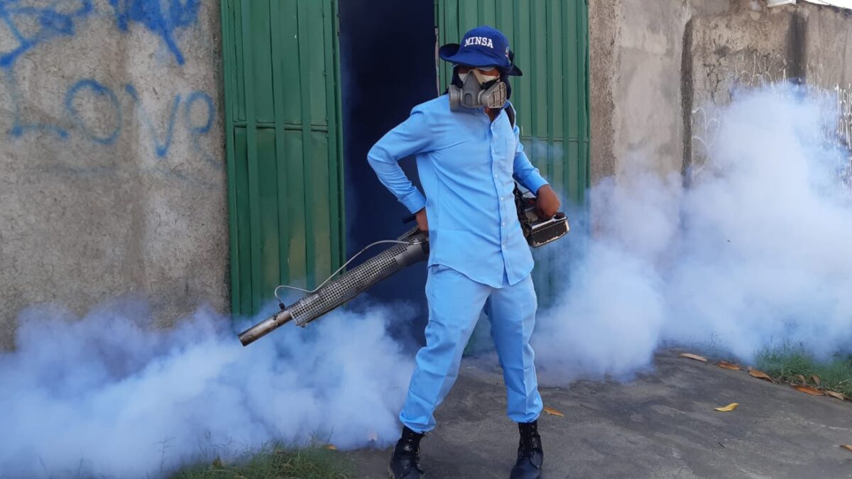 Fumigan 4 mil viviendas en el barrio Villa Venezuela de Managua