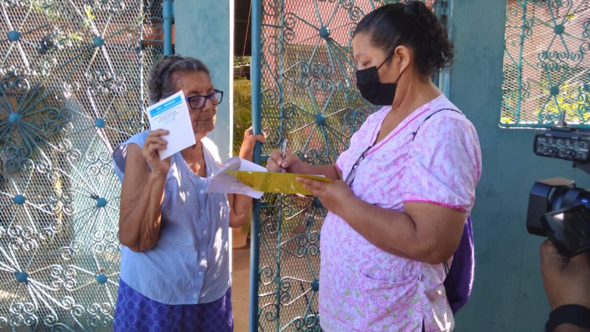 Brigadistas continúan vacunando contra Covid-19 en barrios de Managua
