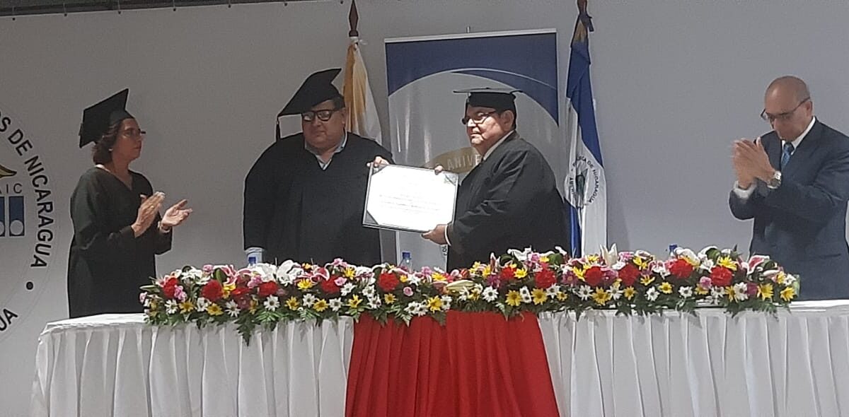 Colegio de Contadores Públicos recibe Doctorado Honoris Causa