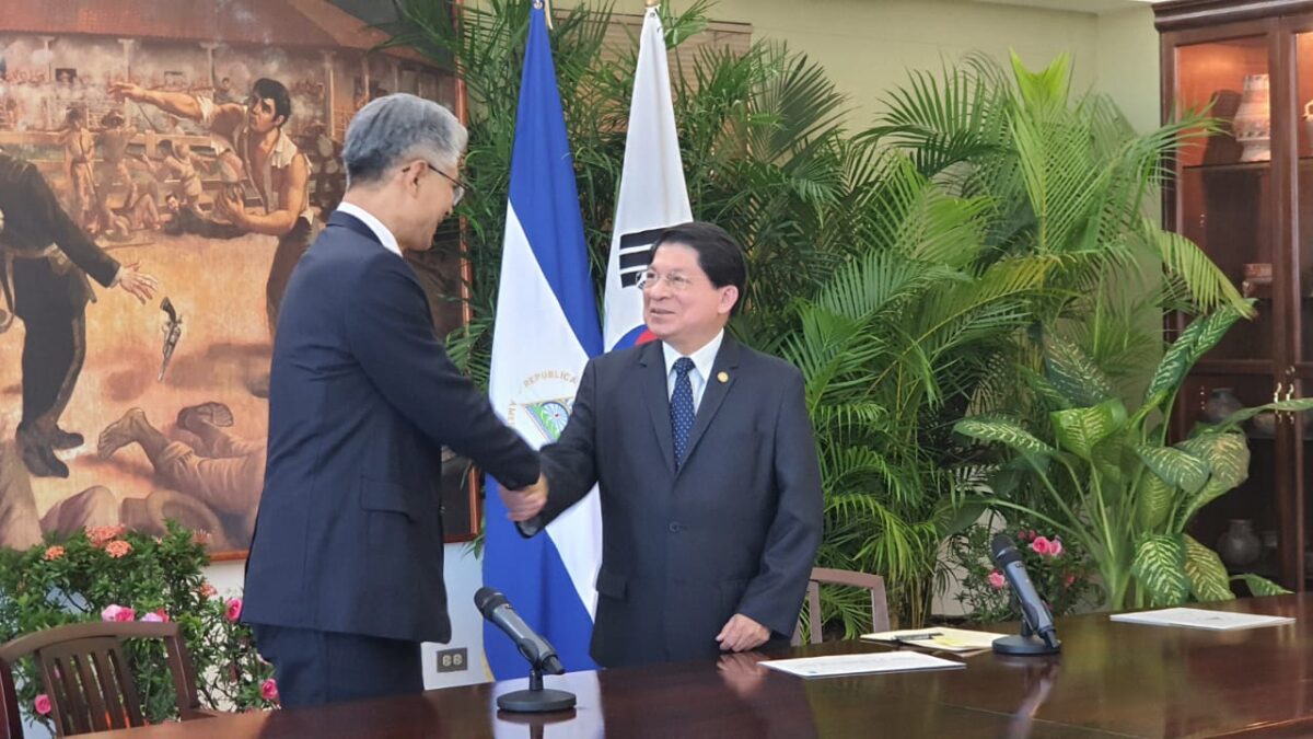 Embajador de Corea presenta credenciales ante el canciller de Nicaragua