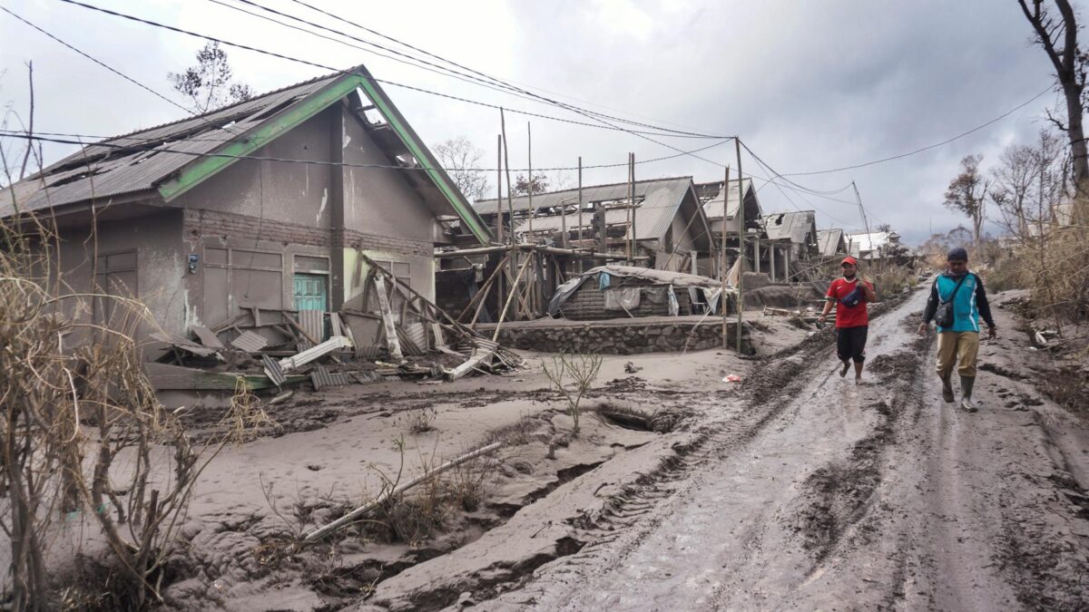 Al menos 22 fallecidos y varios desaparecidos deja erupción en Indonesia