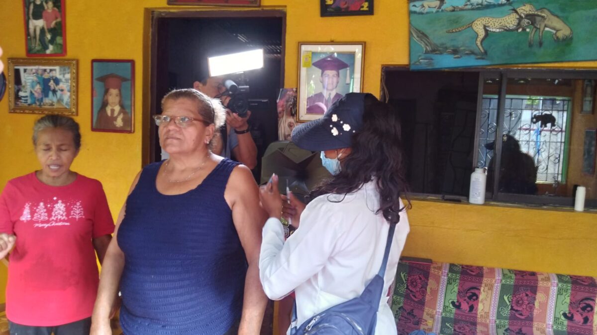 Habitantes de la comarca Santo Domingo son vacunados contra la Covid-19