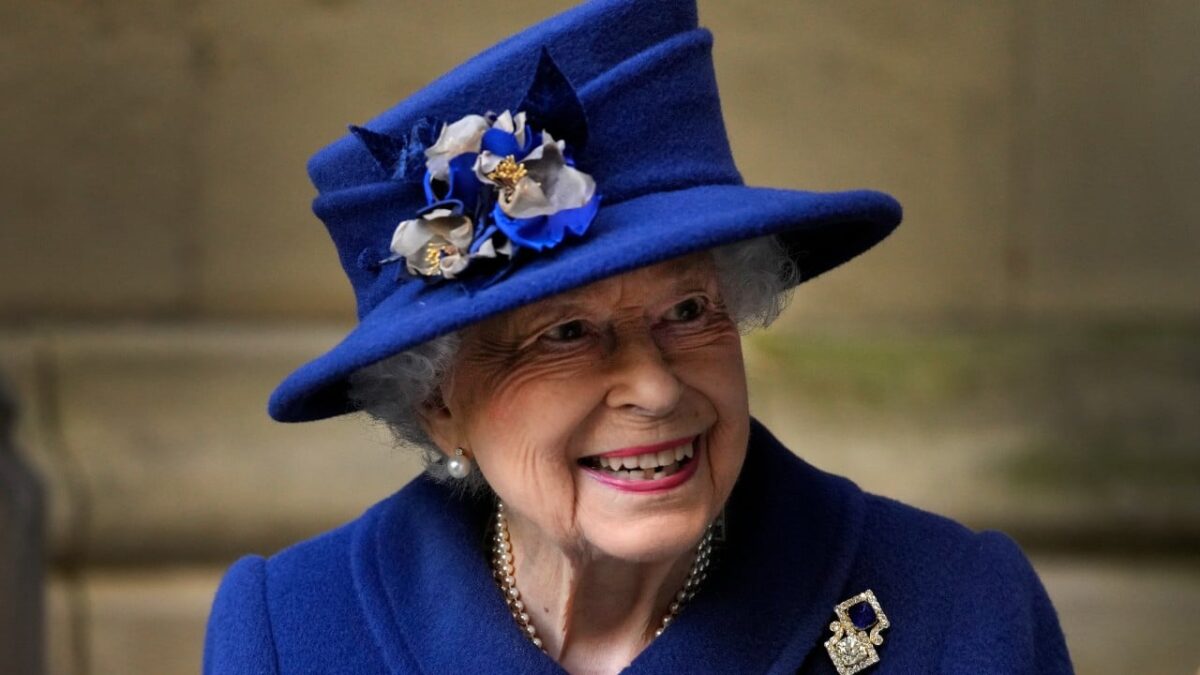 Almuerzo prenavideño de la reina Isabel II es cancelado por ómicron