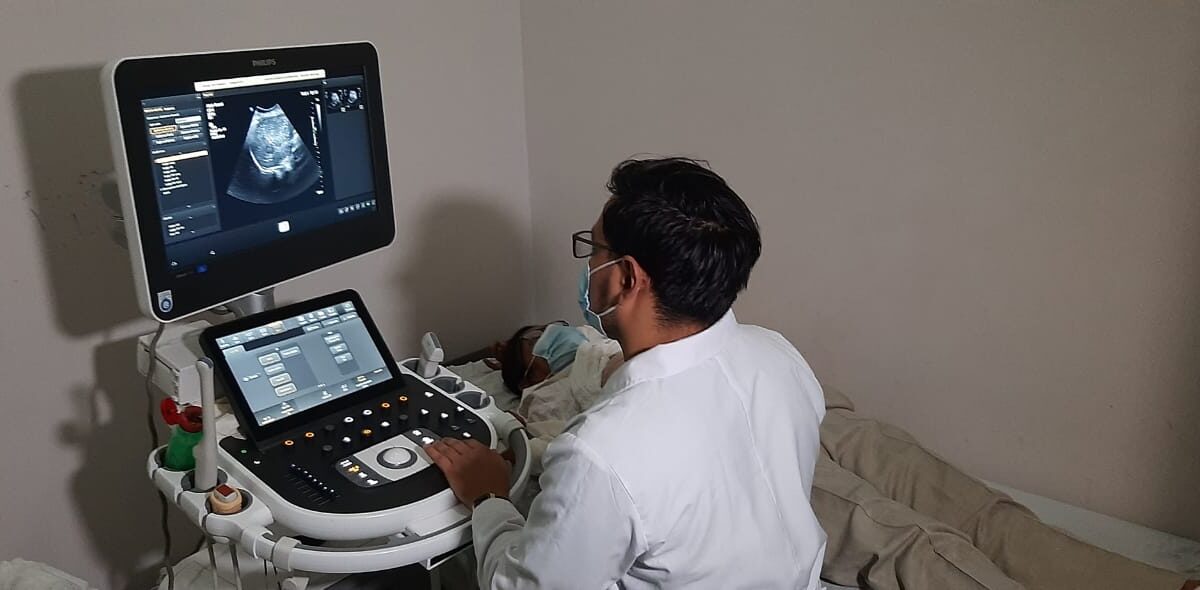 Pacientes del hospital Manolo Morales se realizan examen de ultrasonido