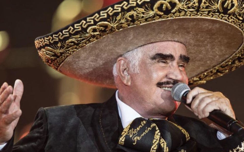Reportan como crítica la salud del cantante Vicente Fernández