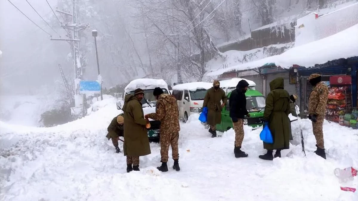Fuertes nevadas provocan la muerte de 16 personas en Pakistán