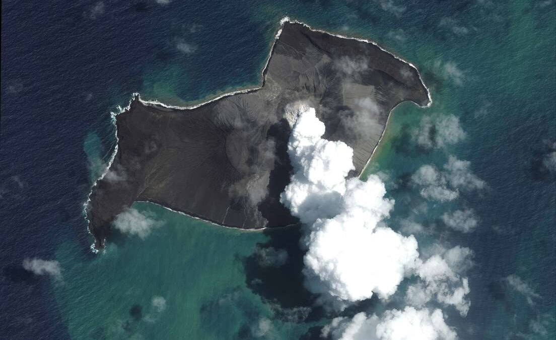Isla del volcán de Tonga es desaparecida por el Océano