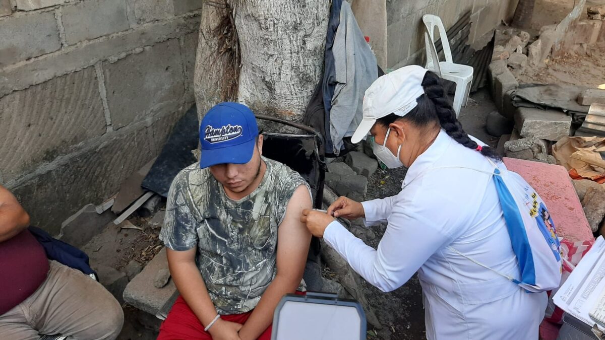 Vacunación contra la Covid-19 llega al barrio Mirna Ugarte de Managua