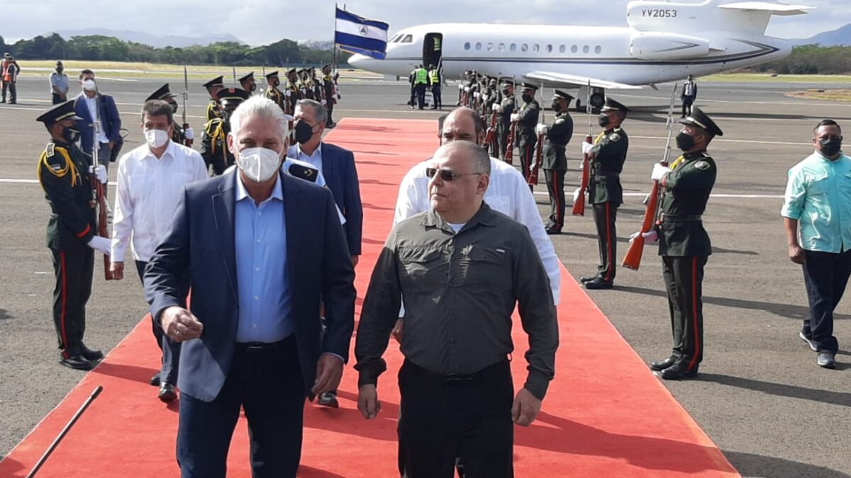 Presidente de Cuba llega a Nicaragua para asistir a la Toma de Posesión