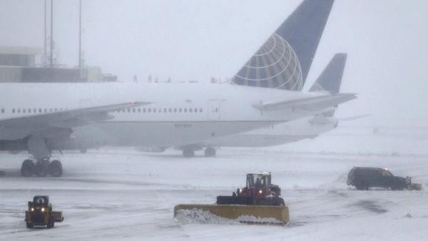 Cancelan miles de vuelos en EE.UU. tras tormenta invernal