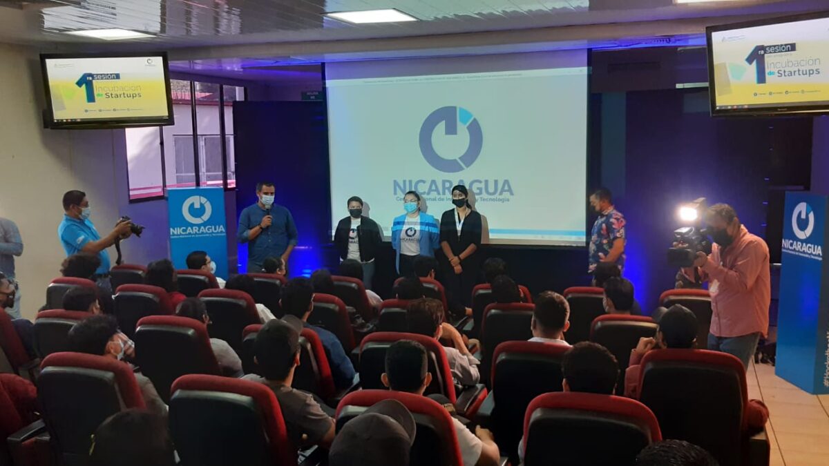 Jóvenes nicaragüenses crean más emprendimientos digitales