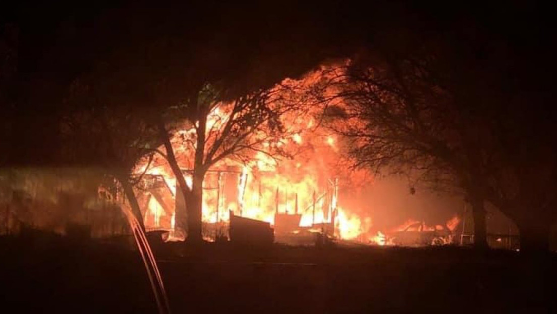 Un niño de dos años salva a su familia de un incendio en Texas