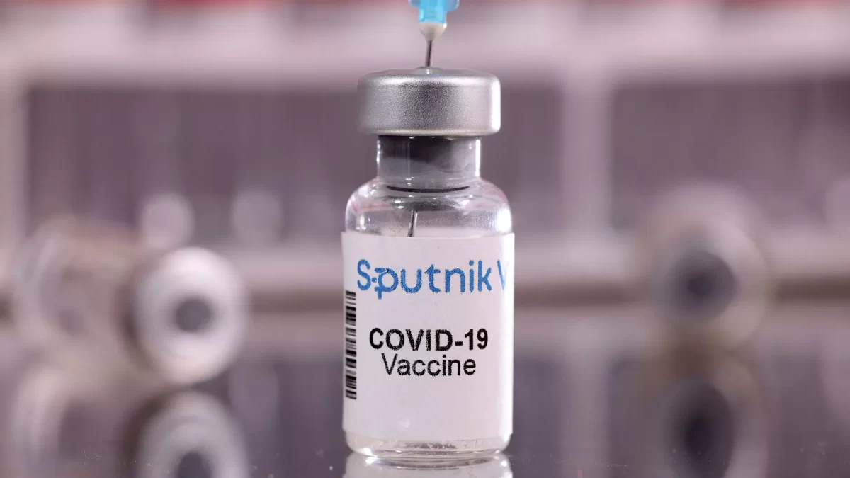 La vacuna Sputnik V supera a la Pfizer en eficacia contra Ómicron