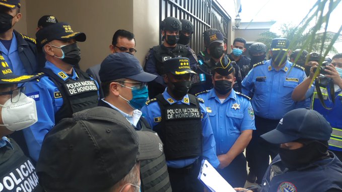 Autoridades capturan al expresidente de Honduras Juan Orlando Hernández