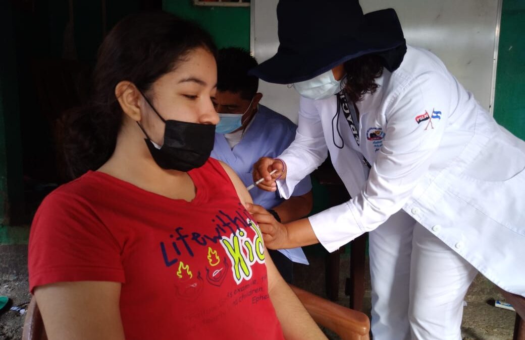 Exitosa vacunación casa a casa en Loma Linda, Managua
