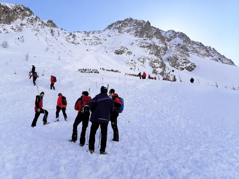 Fuertes avalanchas dejan al menos nueve muertos en Austria
