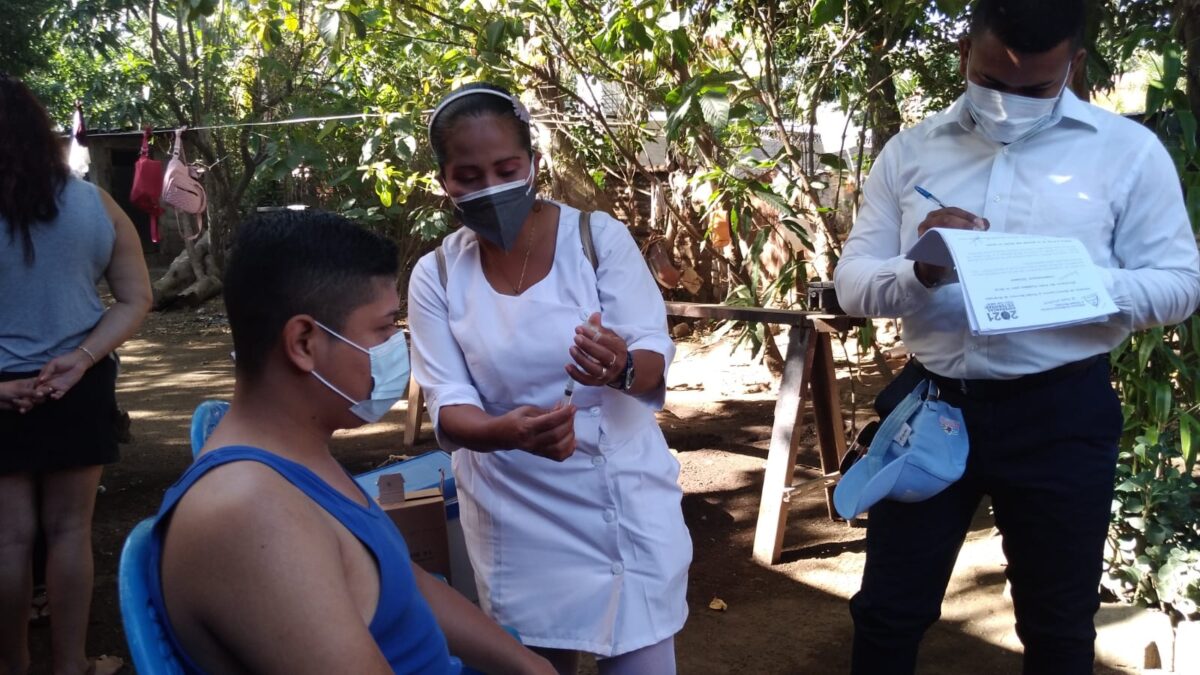 Habitantes de Ticuantepe se vacunan contra la Covid-19