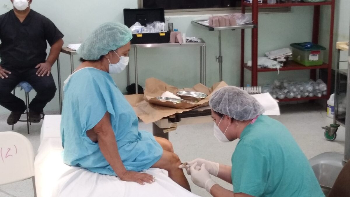 Infiltran plasma de rodillas a pacientes en el hospital Alemán Nicaragüense