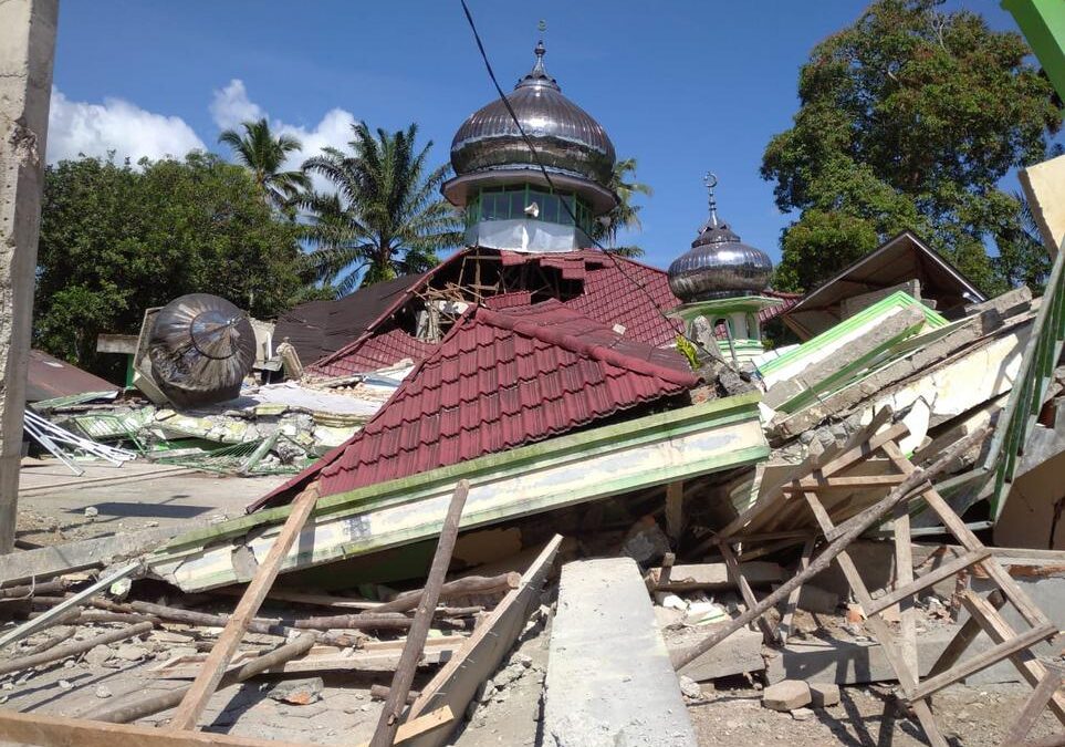Al menos 7 muertos deja un terremoto de magnitud 6,2 en Indonesia
