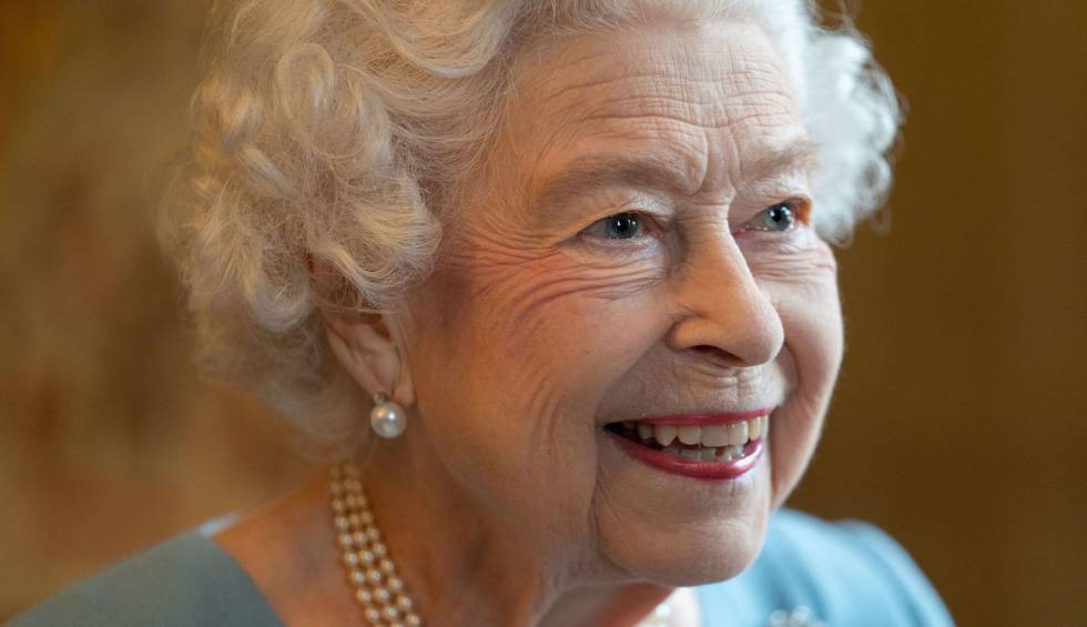 La Reina Isabel II de Inglaterra da positivo a la Covid-19