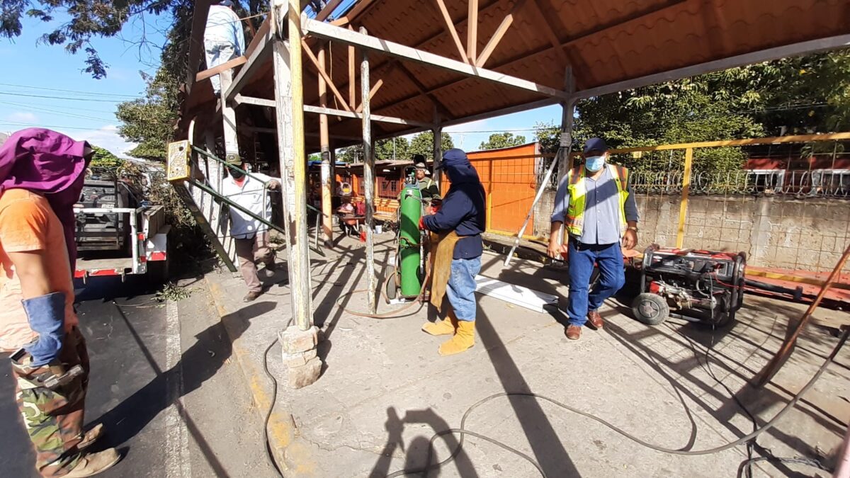 Avanza reparación de paradas de buses en Managua