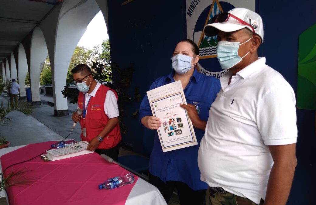 Más retirados del Ejército de Nicaragua reciben su título de propiedad