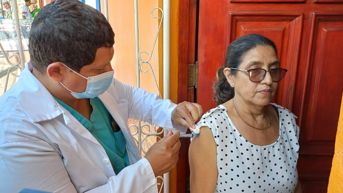 Brigadistas visitan distritos de Tipitapa, para vacunar contra la Covid-19