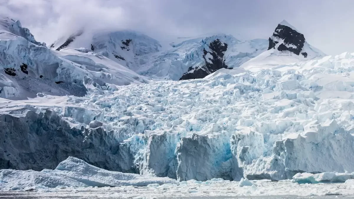Imágenes del colapso de una enorme plataforma de hielo en la Antártida