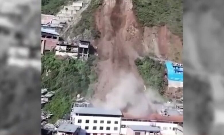 Derrumbe en una ladera deja decenas de casas enterradas en Perú