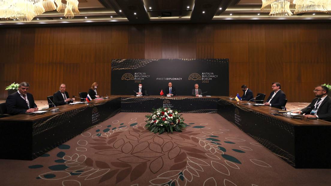 Inician reunión Ministros de Exteriores de Rusia, Ucrania y Turquía