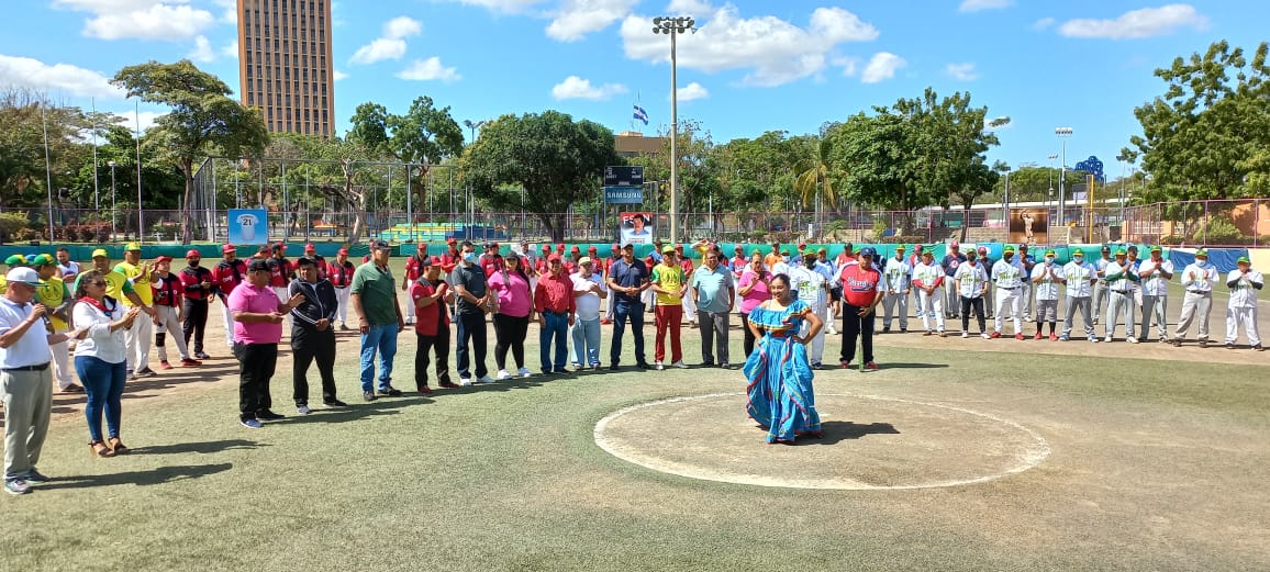 Transportistas de buses urbanos organizan su liga de softball recreativa