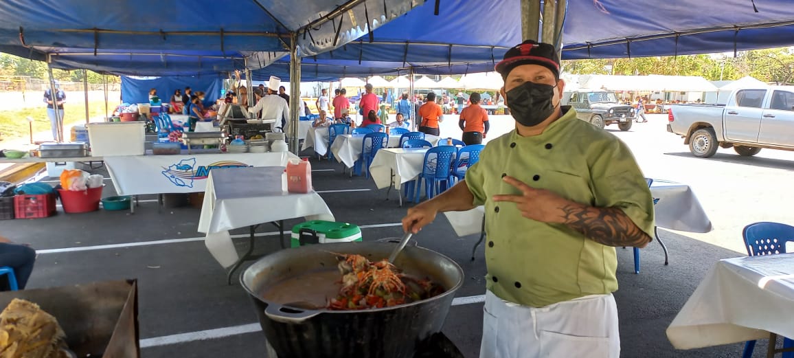 Variedad de comidas nutritivas se ofrecen en la Feria del Mar