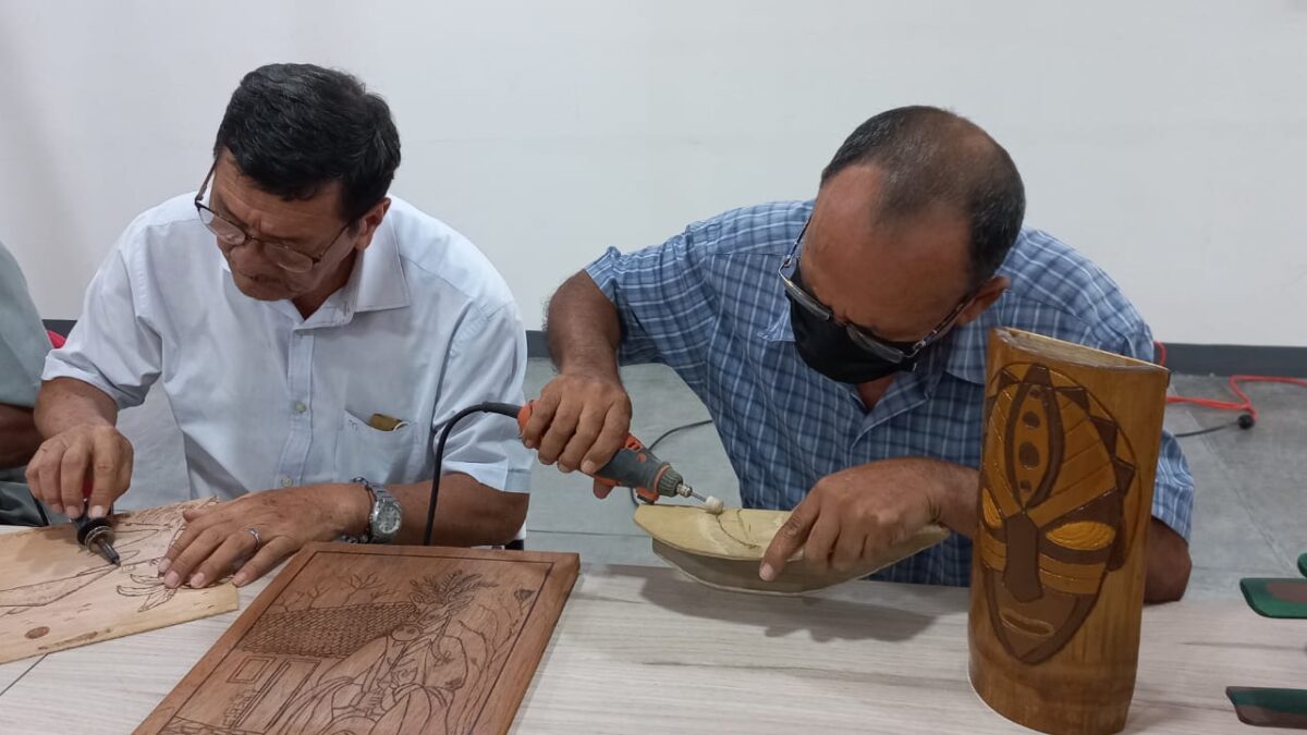 Artesanos de bambú mejoran técnicas para elaboración de piezas utilitarias
