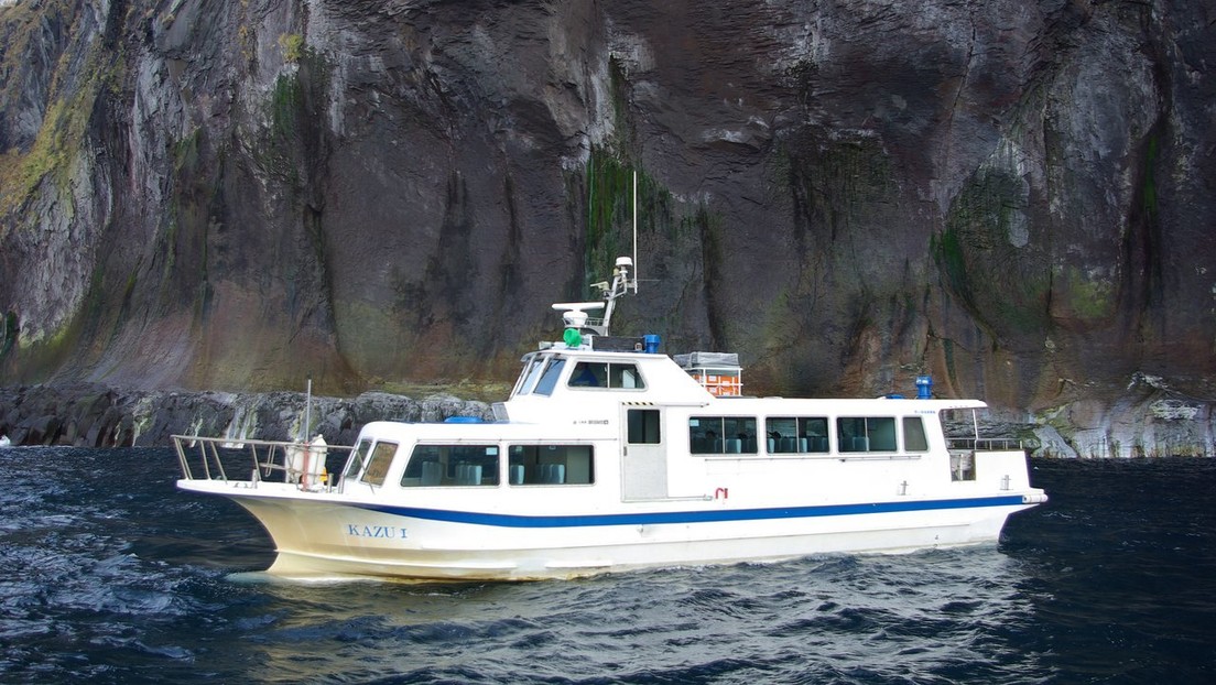 Barco turístico desaparece con 26 personas a bordo en la isla de Hokkaido