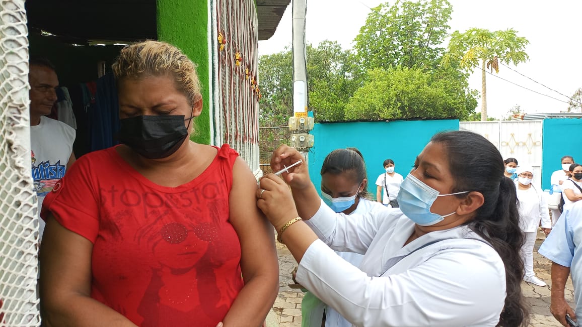 Habitantes de Oro Verde en Ciudad Sandino fortalecen su salud vacunándose