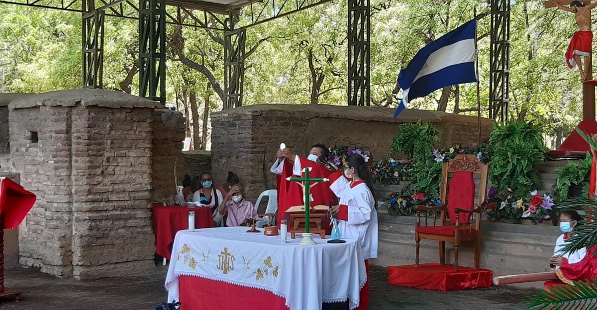 Misa de Domingo de Ramos en la catedral más antigua de Nicaragua