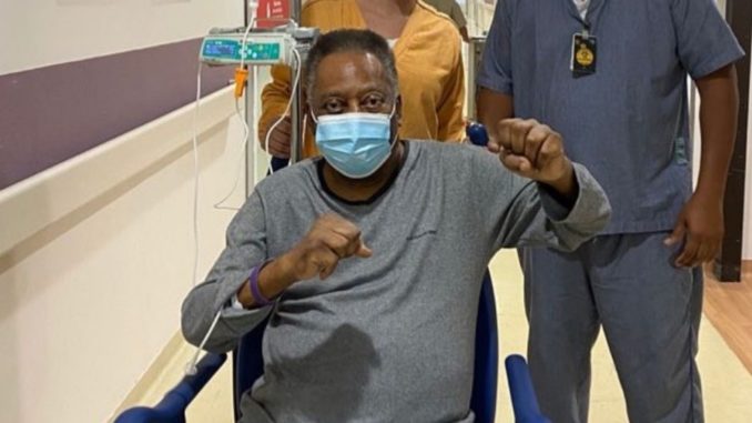 Pelé recibe alta médica después de estar 15 días hospitalizado