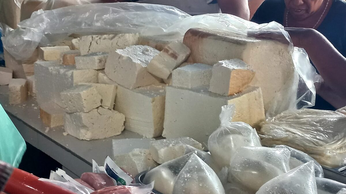 Baja el precio del queso en el Mercado Iván Montenegro