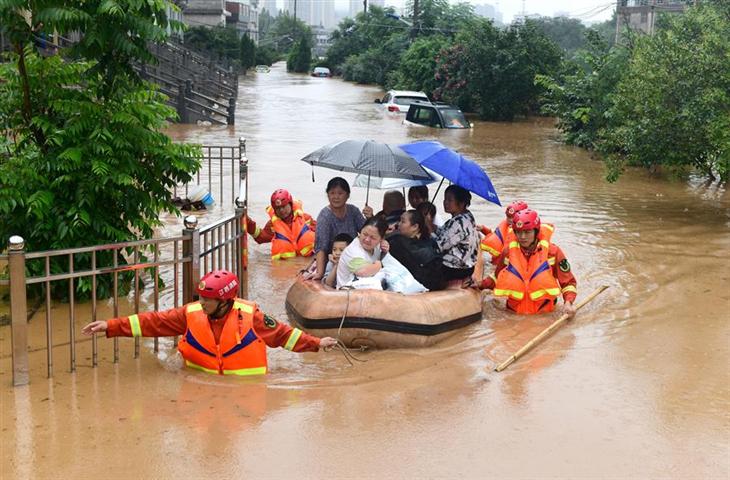 China en emergencia por inundaciones y reporta cuatro muertos