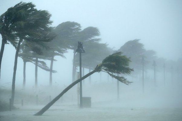 Ciclón Yakecan impacta en las costas de Uruguay y Brasil