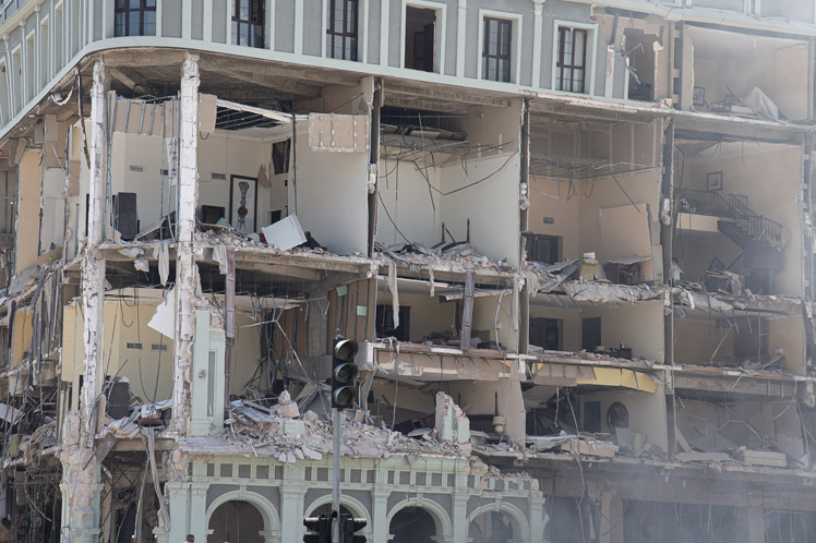 Cuba prioriza labores de búsqueda bajo escombros del hotel Saratoga