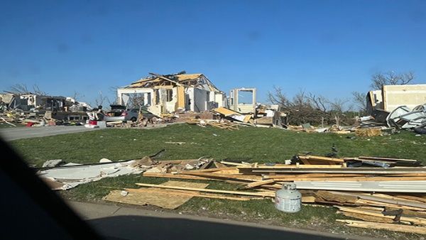Declaran estado de emergencia por tornado a Kansas, EE.UU.